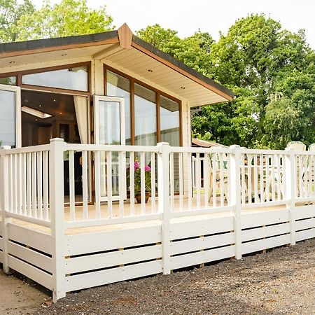 Pass The Keys The Lodge At Point House Farm - Sleeps Up To 6 Chester Buitenkant foto